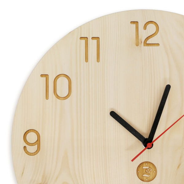 ZirbenUhr gefertigt aus Zirbenholz Detail Uhrzeiger
